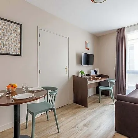 Appart'city Confort Centre 3* Αζάν
